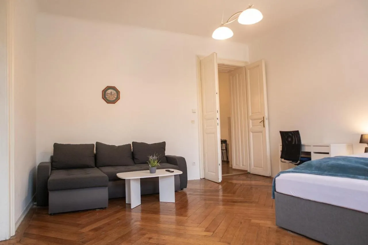 Roomy 2Br Apt. Near Akh -Perfect For Longstays Vienna 0*,  Austria